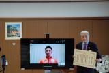 11月22日 車いすテニスの眞田卓選手に知事特別表彰(栃木県スポーツ功労賞)を授与しました