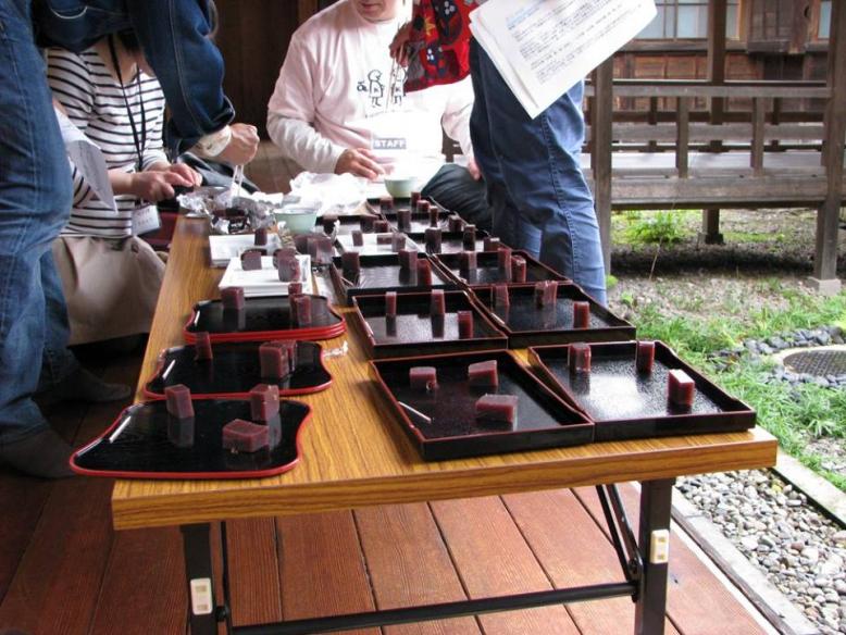 鹿沼を飛び出して開催することもあります。（写真）利き羊羹（日光市にて）