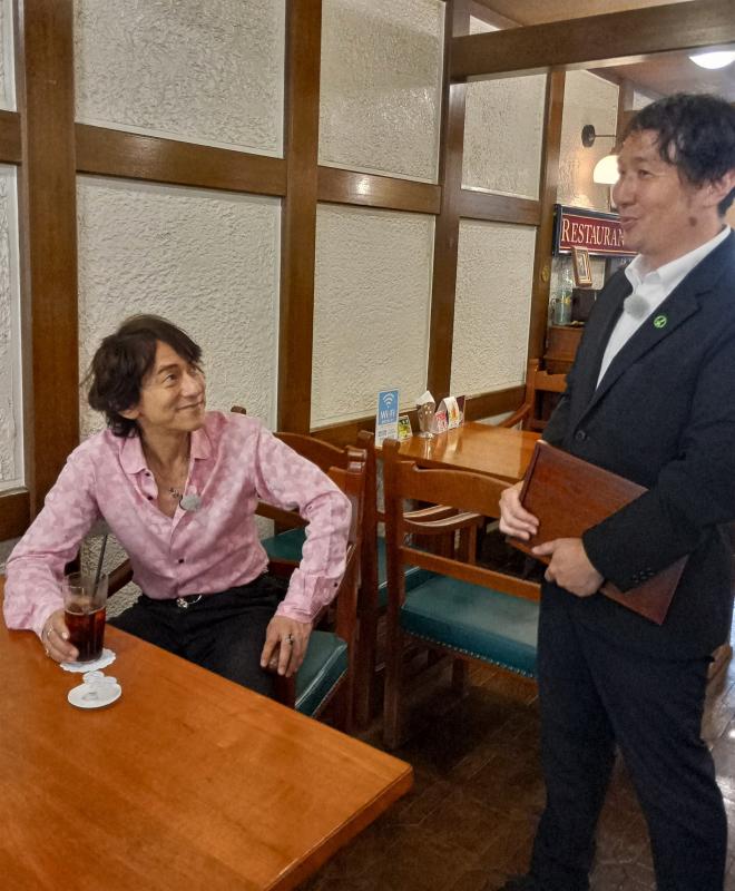 談笑するユカイさん