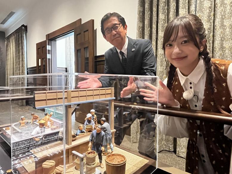 館長お薦めの足尾町の暮らしを紹介する展示と菊池さん