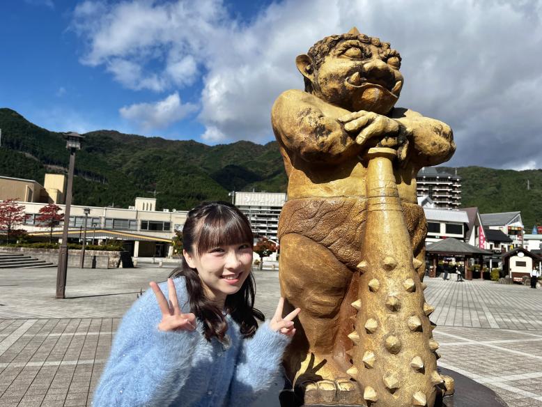 鬼怒太の像と高瀬さんと2ショット2