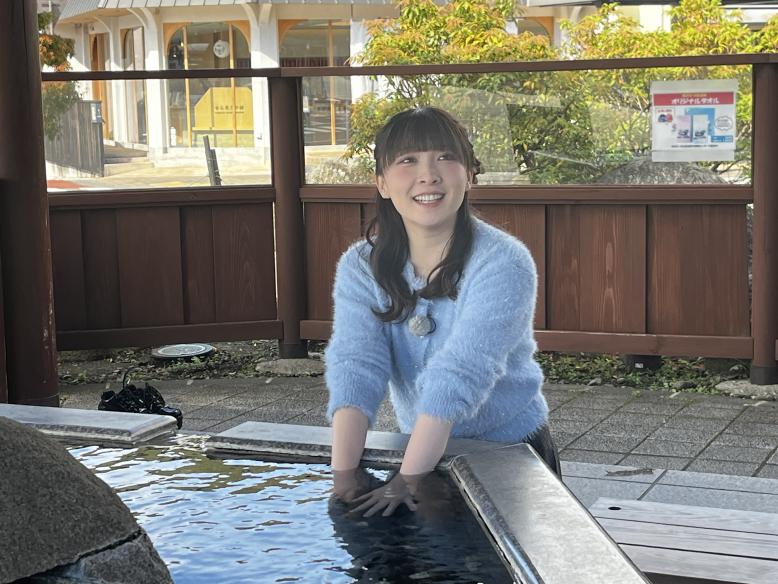 手湯で驚く高瀬さん