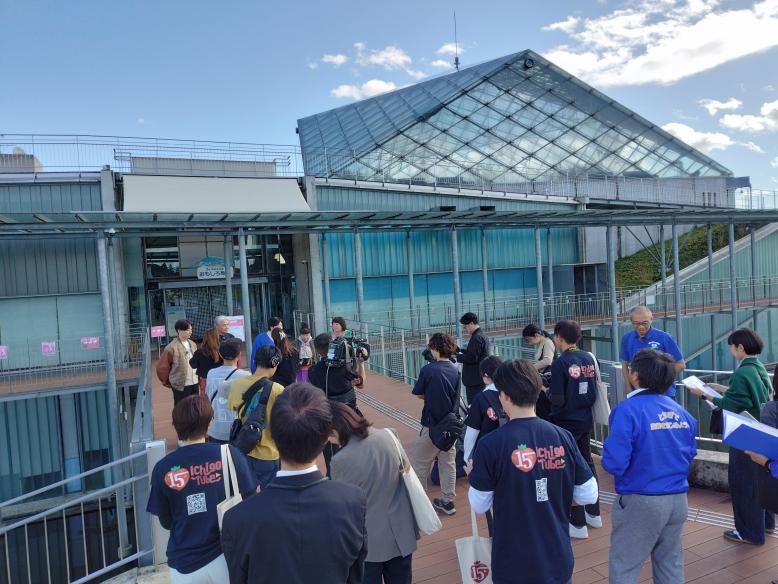 大勢集まったスタッフ