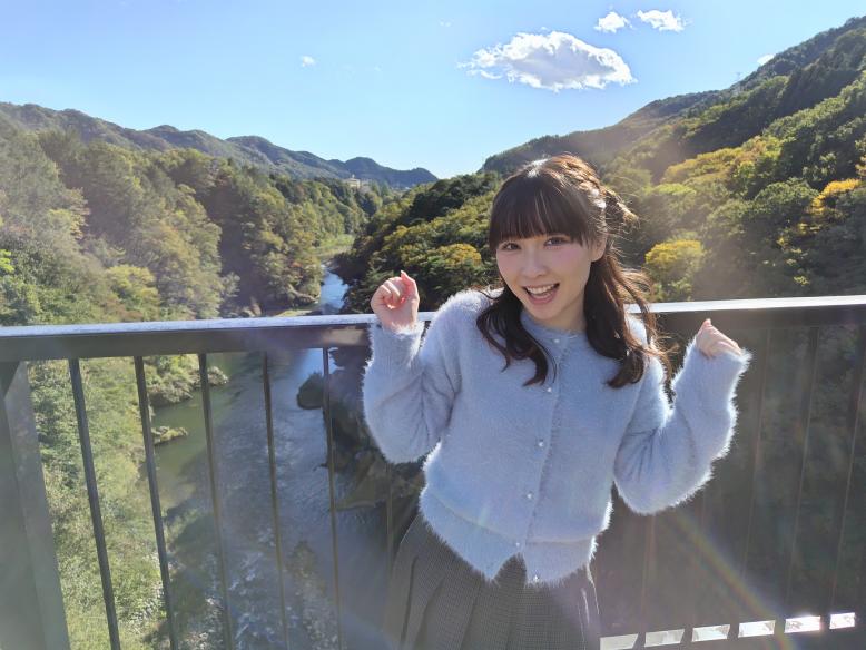 吊り橋の上でパシャリな高瀬さん