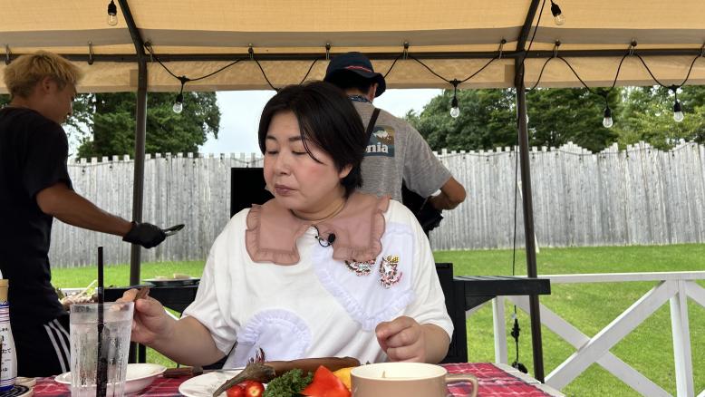 バーベキューを堪能中の大島さん