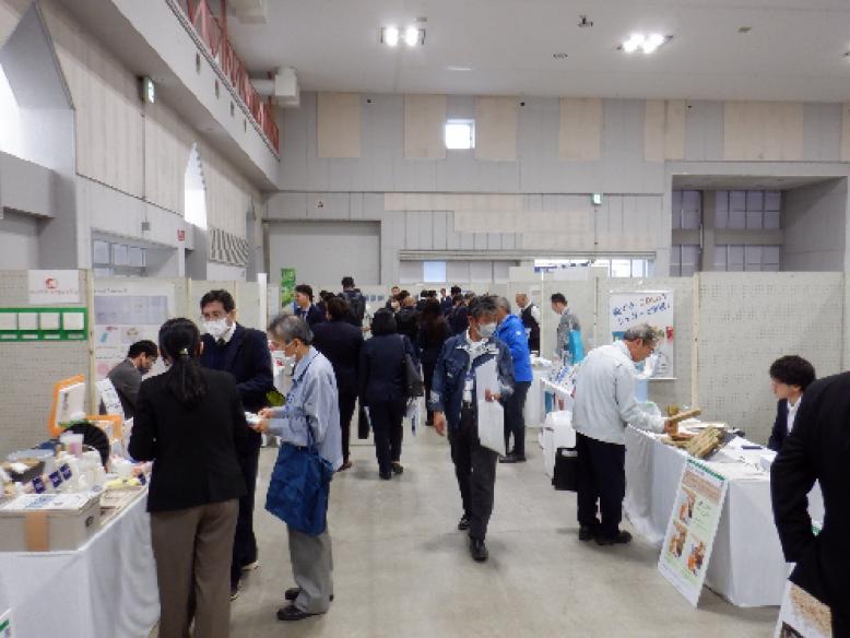 プラスチック代替製品展示・商談会の様子