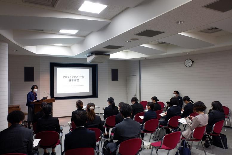 クロマトグラフィーの基本原理についての講話