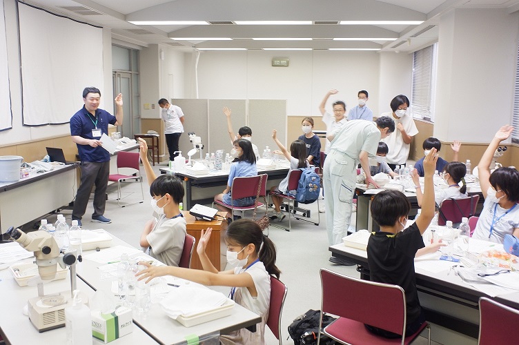 講話の様子の写真