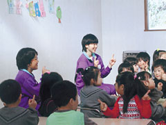 「中学生の保育園での職場体験活動」の写真