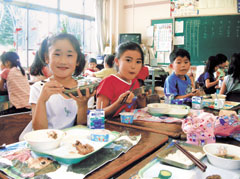 「学校給食の風景」の写真