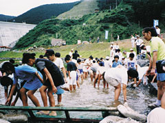 「松田川ダム 森と湖に親しむつどい(足利市)」の写真