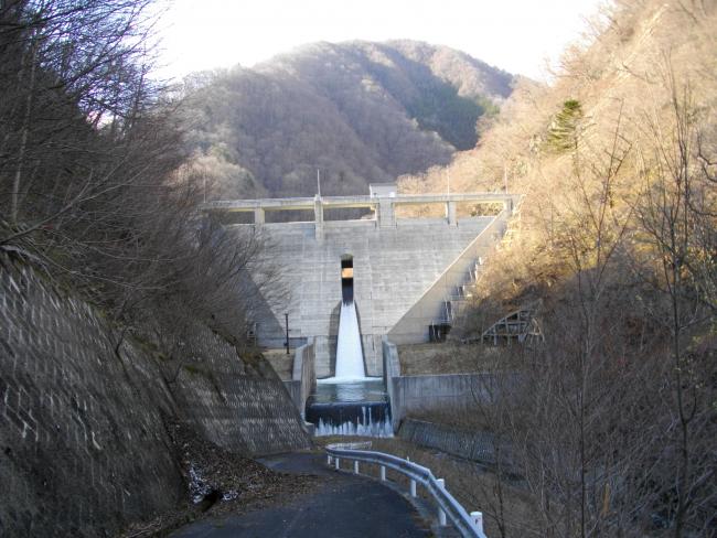 三河沢ダム（正面）