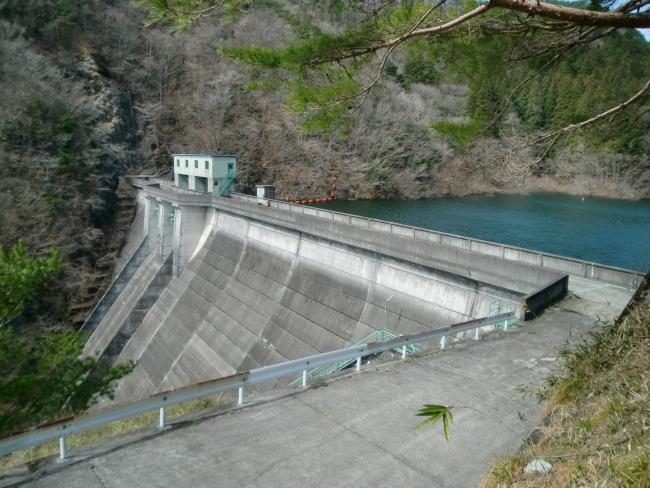 西荒川ダム（横）