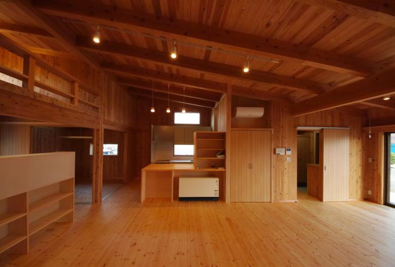 縦ログ構法の展開-ロハスの平屋-