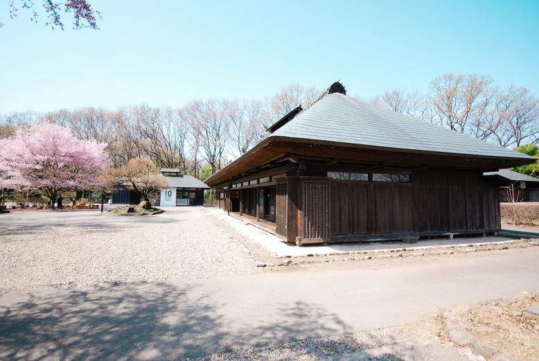 天平の丘公園古民家カフェ夜明け前・10 picnic tables