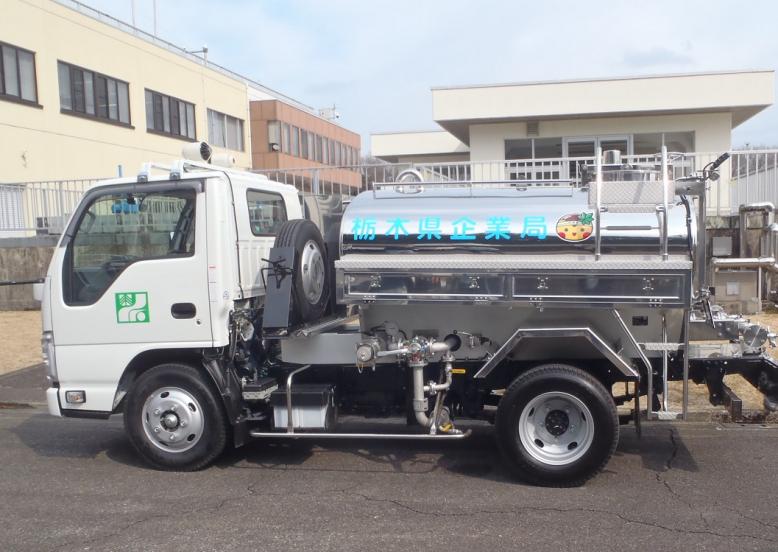 写真1 給水車（側面）