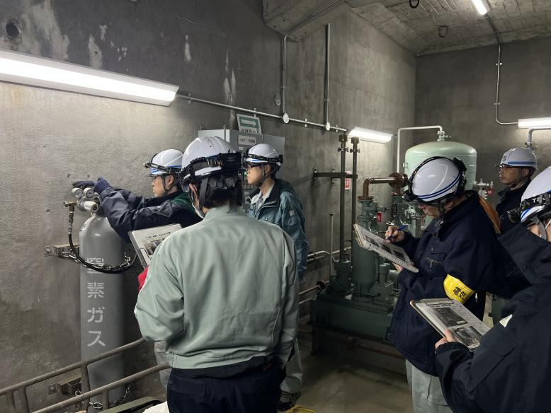 油圧作成訓練窒素ガスボンベ操作