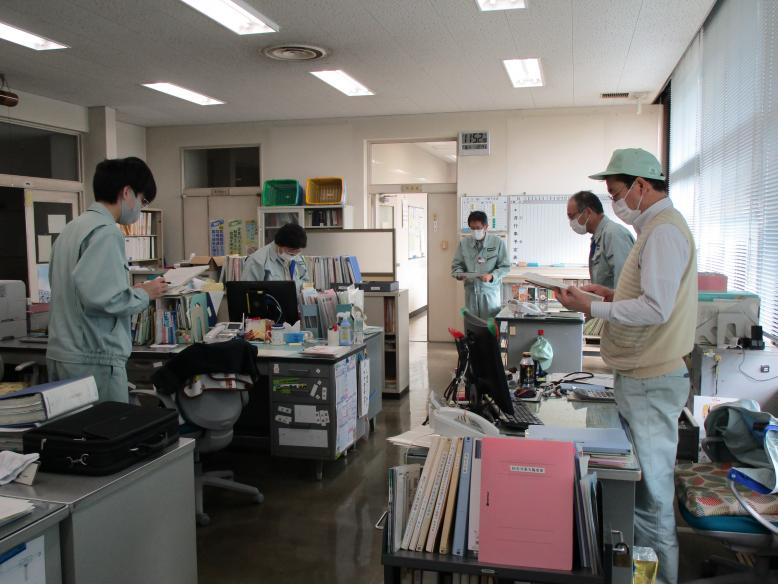 実施状況の報告、所員への指示の写真