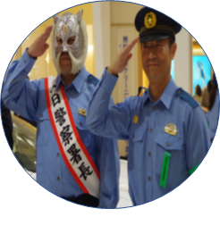 スーパータイガー選手と署長の写真